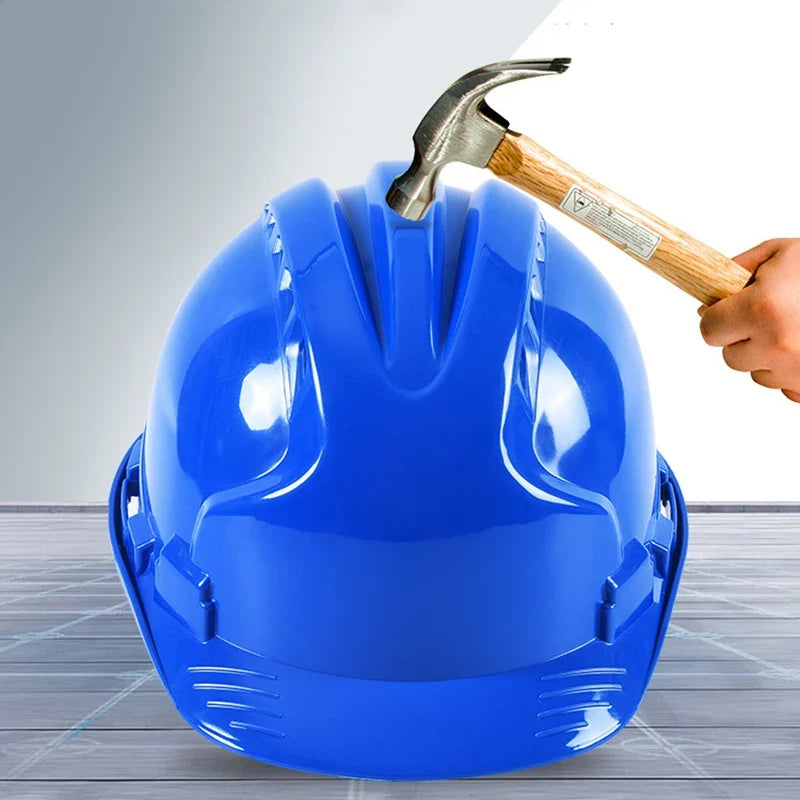 Casco de obra ABS puesto en un trabajador