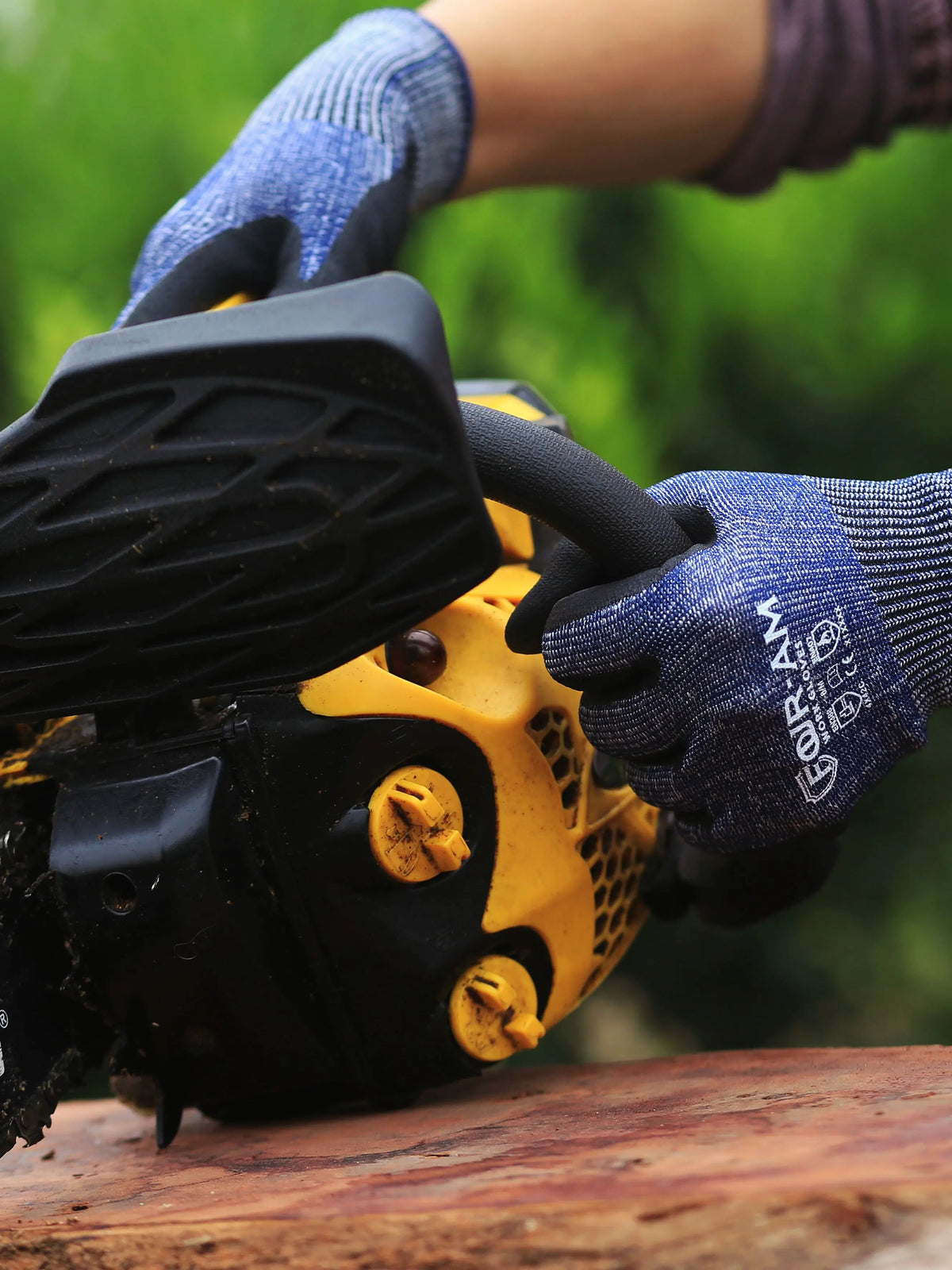 Guantes Anticorte Nivel 5 con Recubrimiento de Nitrilo y Pantalla Táctil